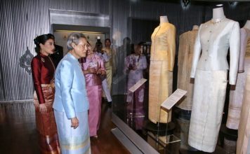 กรมสมเด็จพระเทพฯ ทรงเปิดนิทรรศการ “ชุดไทย : จากราชสำนักสู่ราชนิยม” เผยโฉม 8 ฉลองพระองค์ชุดไทยพระราชนิยม ผลงานพระวิสัยทัศน์สมเด็จพระพันปีหลวง