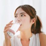 เปลี่ยนจากน้ำหวานเป็นน้ำเปล่า วิจัยชี้ ดื่มน้ำ 2 แก้ว เผาผลาญดีขึ้น 30% เคล็ดลับง่าย ๆ ช่วยควบคุมน้ำหนัก เริ่มต้นได้จากแก้วน้ำตรงหน้า