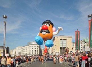 ฮ่องกงเปิดตัวพาเหรดบอลลูนยักษ์ครั้งแรก “Merry Balloon” มหกรรมแฟนตาซีด้วยรับคริสต์มาส 2025