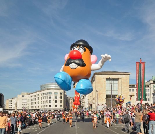ฮ่องกงเปิดตัวพาเหรดบอลลูนยักษ์ครั้งแรก “Merry Balloon” มหกรรมแฟนตาซีด้วยรับคริสต์มาส 2025