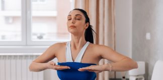 หายใจ 4-7-8 เคล็ดลับง่าย ๆ ช่วยหลับลึก ลดเครียดได้จริง เทคนิคหายใจจากโยคะอินเดีย สู่เคล็ดลับแก้ปัญหาการนอน