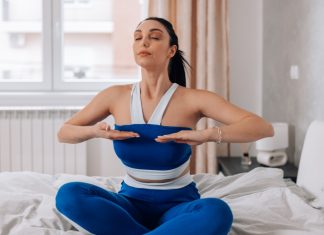 หายใจ 4-7-8 เคล็ดลับง่าย ๆ ช่วยหลับลึก ลดเครียดได้จริง เทคนิคหายใจจากโยคะอินเดีย สู่เคล็ดลับแก้ปัญหาการนอน