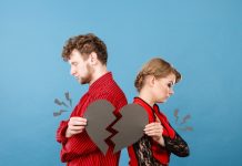 “อกหัก” ไม่ได้เจ็บแค่ใจ แต่อาจเสี่ยงถึงหัวใจวายเฉียบพลัน ทำความรู้จัก Broken Heart Syndrome เมื่อความรักพัง หัวใจก็พังตาม