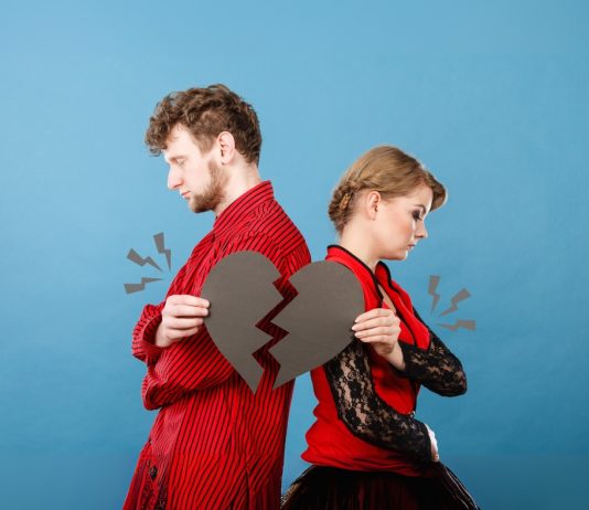 “อกหัก” ไม่ได้เจ็บแค่ใจ แต่อาจเสี่ยงถึงหัวใจวายเฉียบพลัน ทำความรู้จัก Broken Heart Syndrome เมื่อความรักพัง หัวใจก็พังตาม