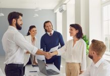 “ทัศนคติสำคัญกว่าทักษะ” เมื่อเด็กจบใหม่ต้องพิสูจน์ตัวเอง งานวิจัยชี้ Mindset แบบไหนให้องค์กรเห็นคุณค่า มีโอกาสเติบโต