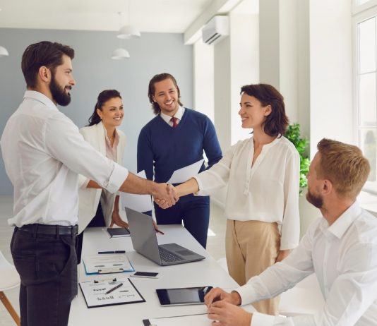 “ทัศนคติสำคัญกว่าทักษะ” เมื่อเด็กจบใหม่ต้องพิสูจน์ตัวเอง งานวิจัยชี้ Mindset แบบไหนให้องค์กรเห็นคุณค่า มีโอกาสเติบโต