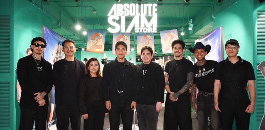 สยามเซ็นเตอร์ ถ่ายทอดเรื่องราวแห่ง ความรักผ่านแฟชั่น กับ “Absolute Siam Store Presents ลงนวมบอยส์ x อนงค์ 2 สามสี่ชาติ”